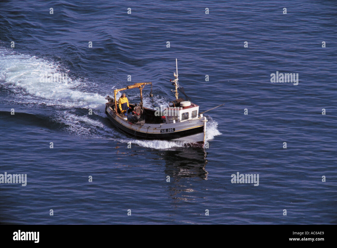 Inshore fishing boat registration SH105 from Bempton Cliffs Stock Photo