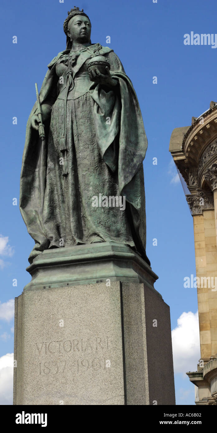 Statue of Queen Victoria Victoria Square Birmingham UK Stock Photo Alamy