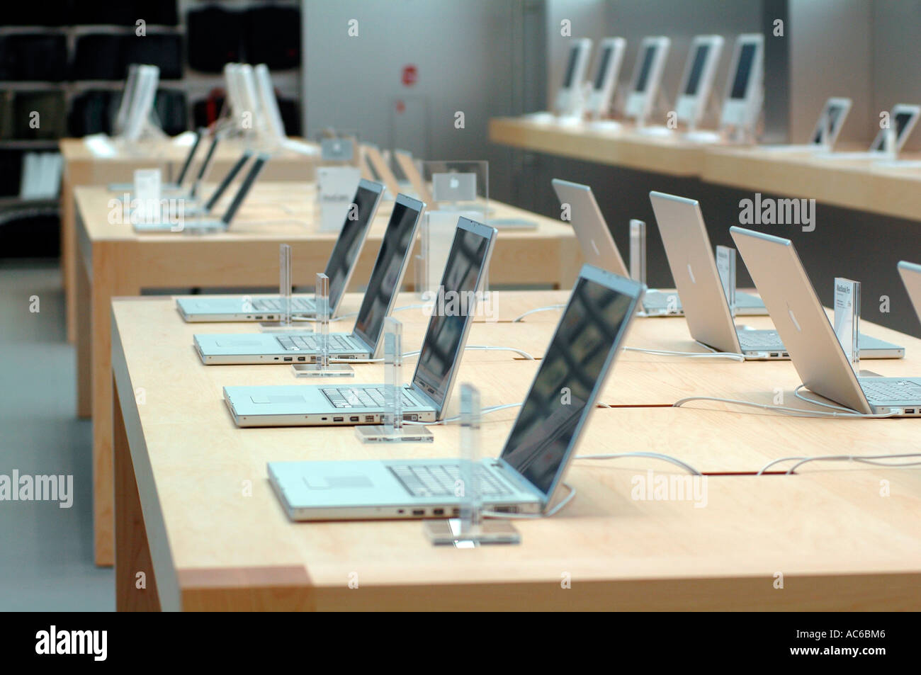 Orlando, FL/USA-12/6/19: An Apple store display of Photography Accessories  for customers to purchase Stock Photo - Alamy