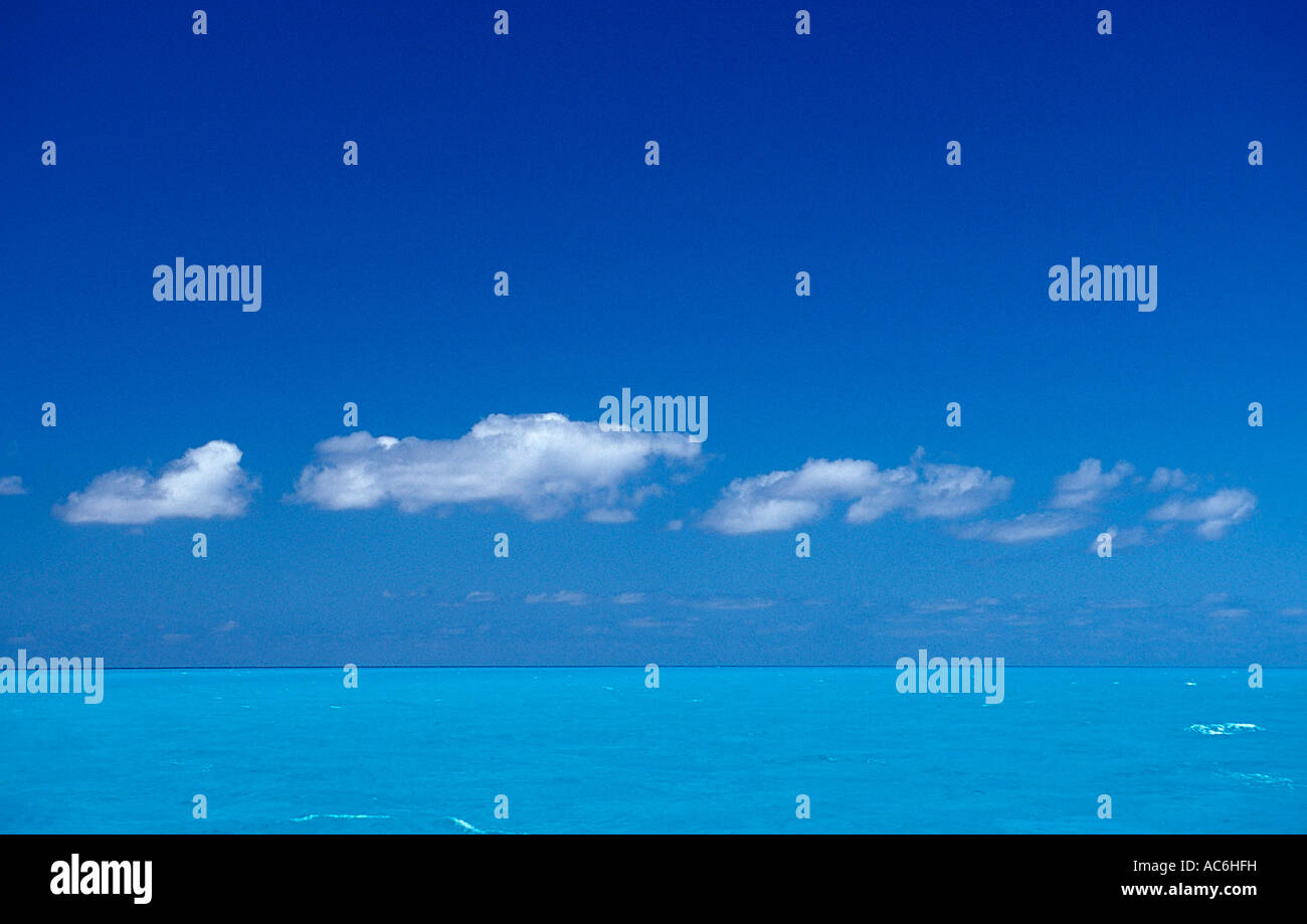 Turquoise blue sea Bahamas Atlantic Ocean Stock Photo - Alamy