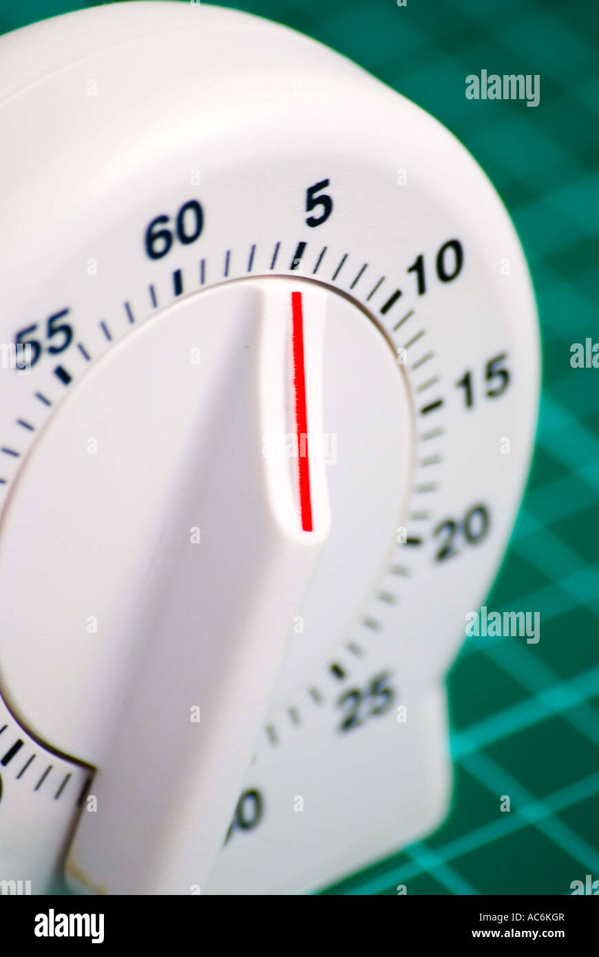 a clockwork kitchen timer set to time a period of five minutes stock set timer five minutes