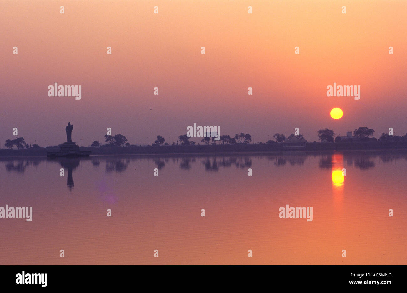 BUDDHA STATUE IN HUSSAIN SAGAR AT DAWN HYDERABAD ANDHRA PRADESH Stock Photo