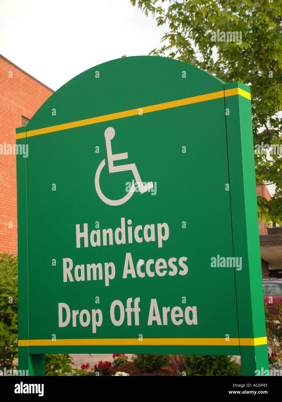 AJD42874, handicap sign, handicap ramp access, Drop Off Area Stock Photo