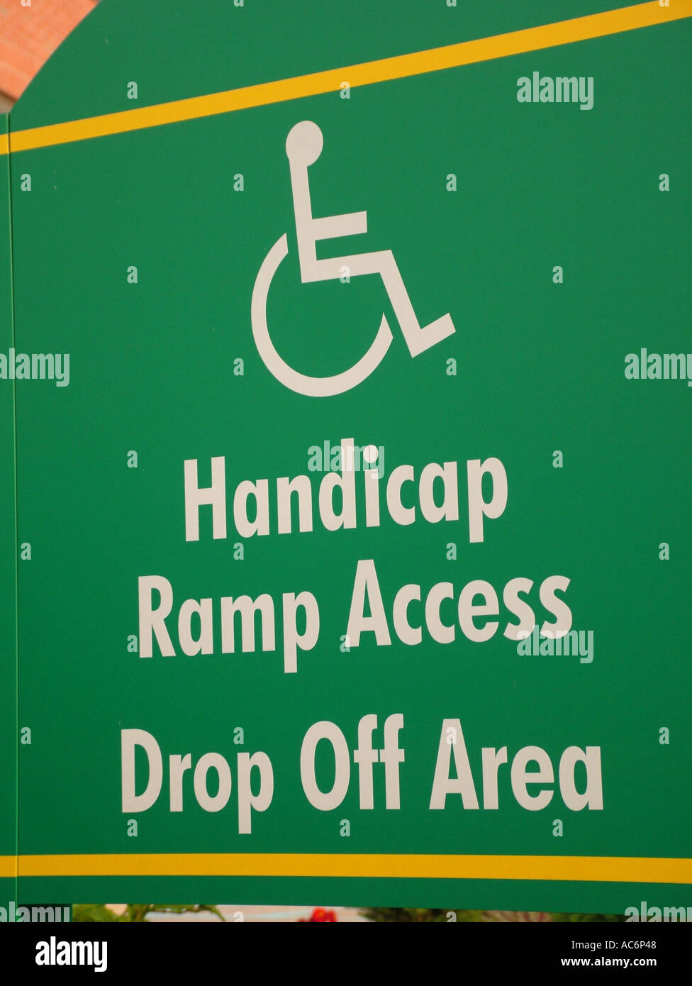 AJD42875, handicap sign, handicap ramp access, Drop Off Area Stock Photo