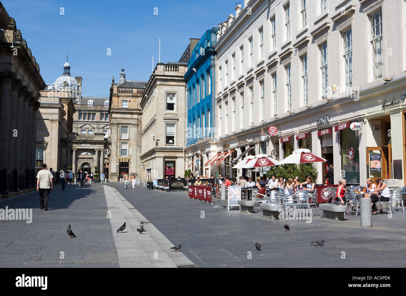 CAFE CULTURE IN ROYAL EXCHANGE SQUARE GLASGOW Stock Photo