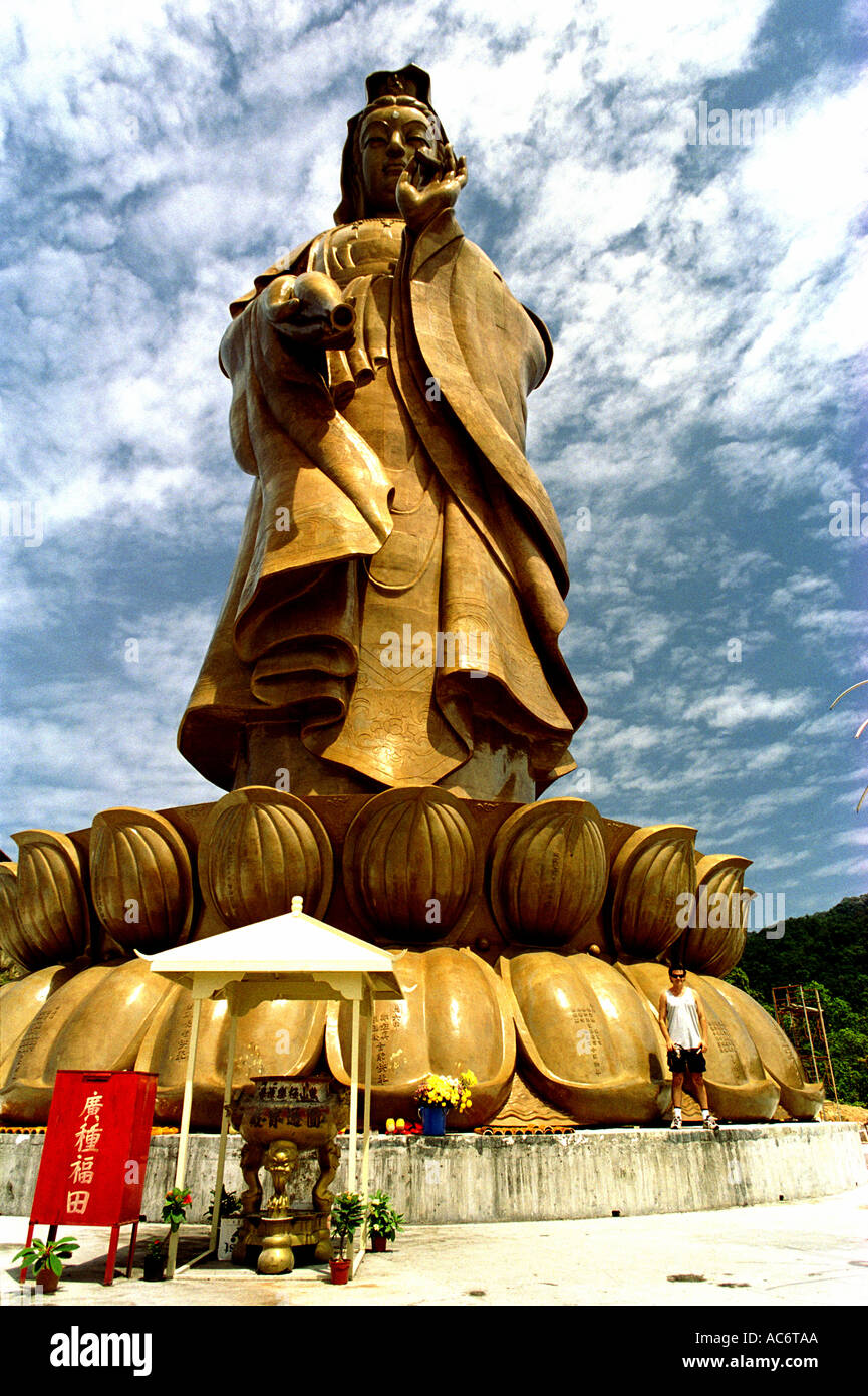 HUGE RELIGIOUS STATUE MADE OF BRONZE PENANG ISLAND MALAYSIA BUDDHA