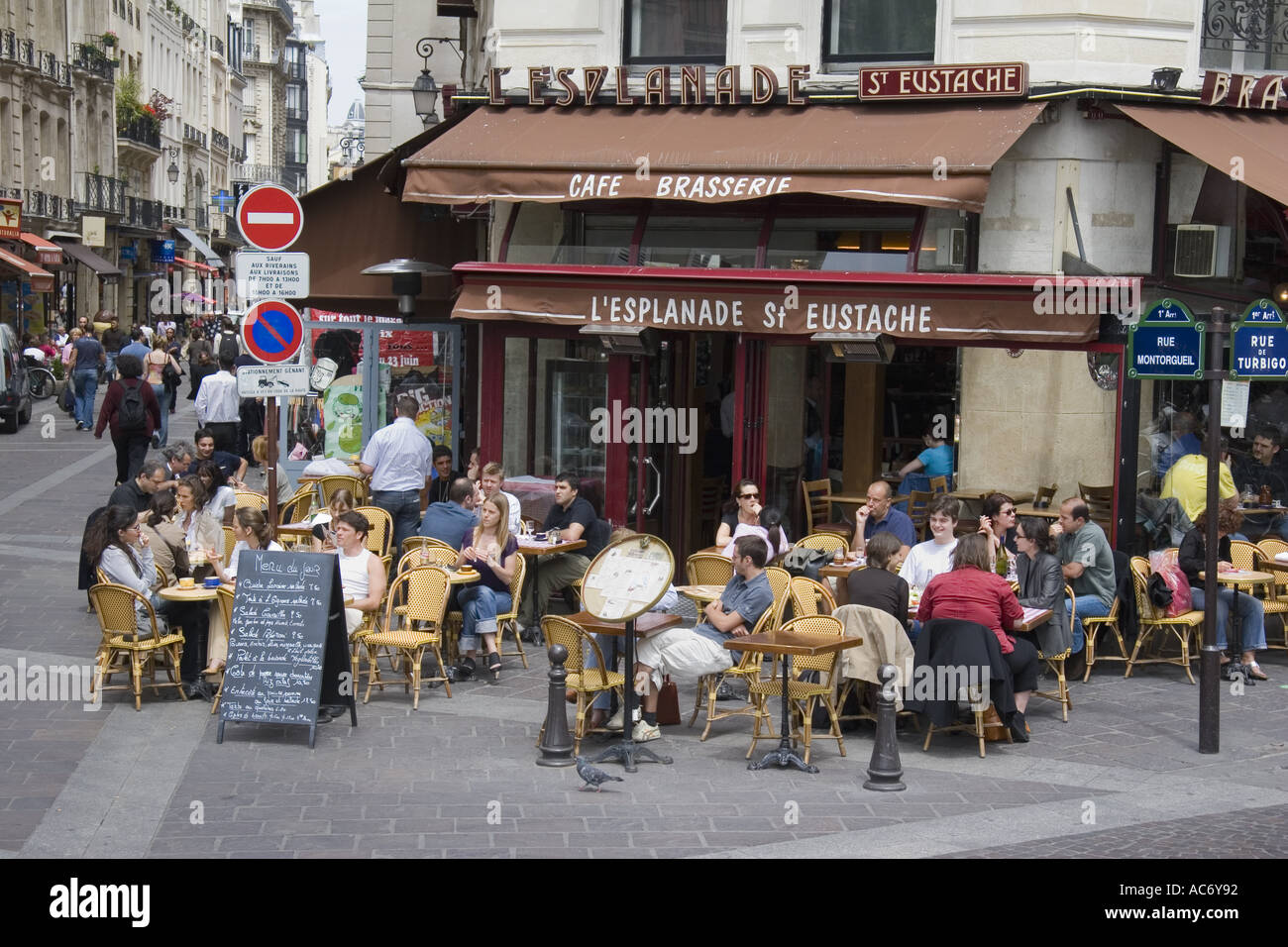 L Esplanade Cafe Brasserie St Eustache on Rue Montorgueil Paris France Stock Photo