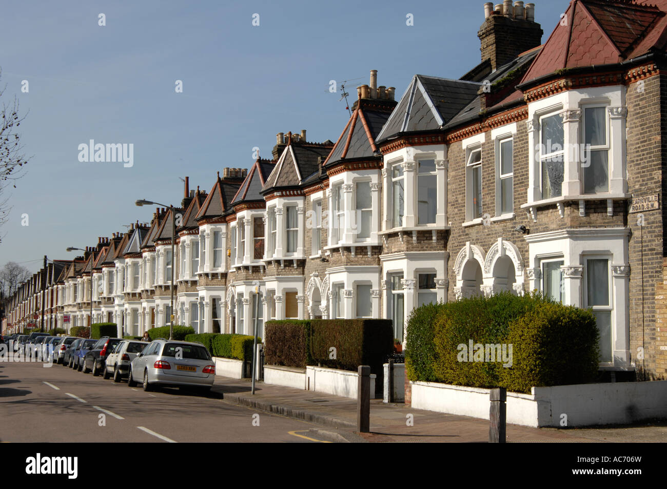 Victorian terraced homes hi-res stock photography and images - Alamy