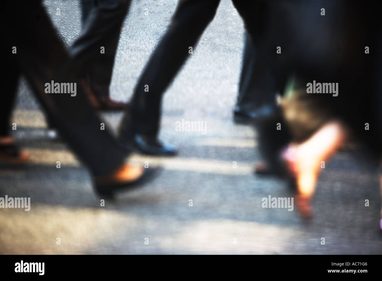 Blur crowd one person in focus hi-res stock photography and images - Alamy