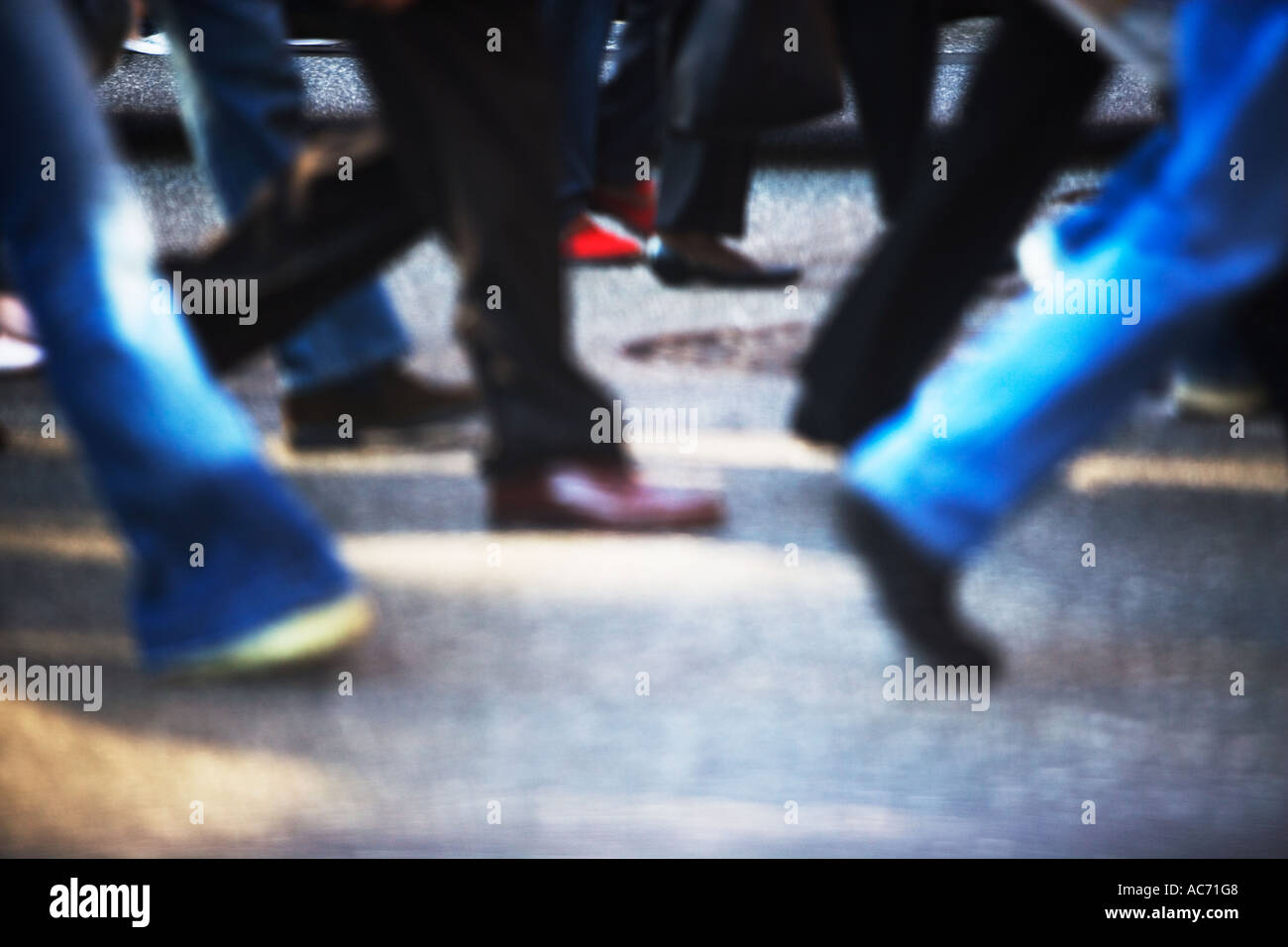 Blur crowd one person in focus hi-res stock photography and images - Alamy