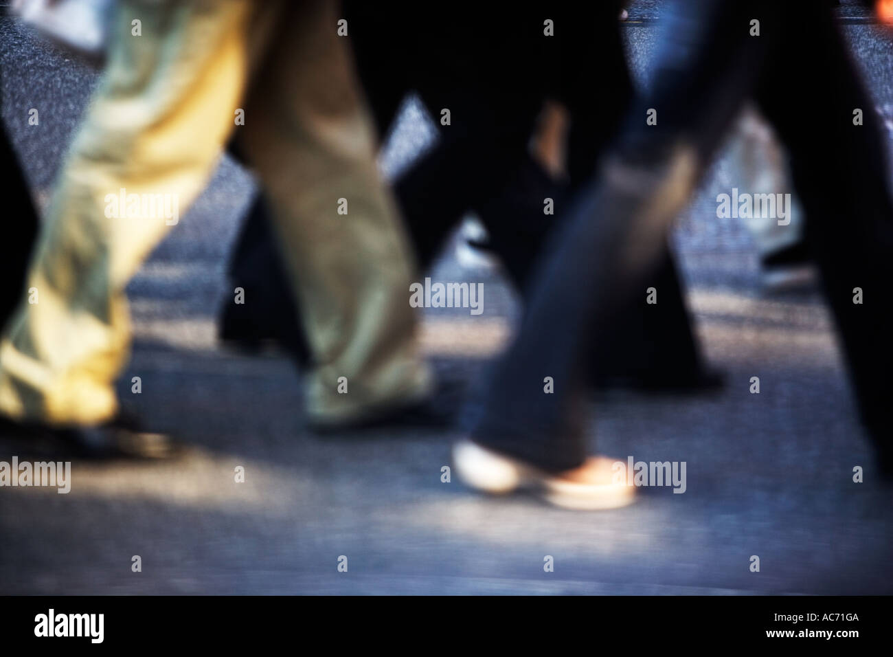 Blur crowd one person in focus hi-res stock photography and images - Alamy