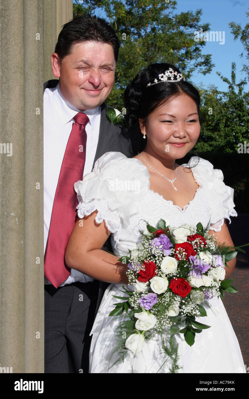 https://c8.alamy.com/comp/AC79KK/english-man-with-his-thai-bride-AC79KK.jpg