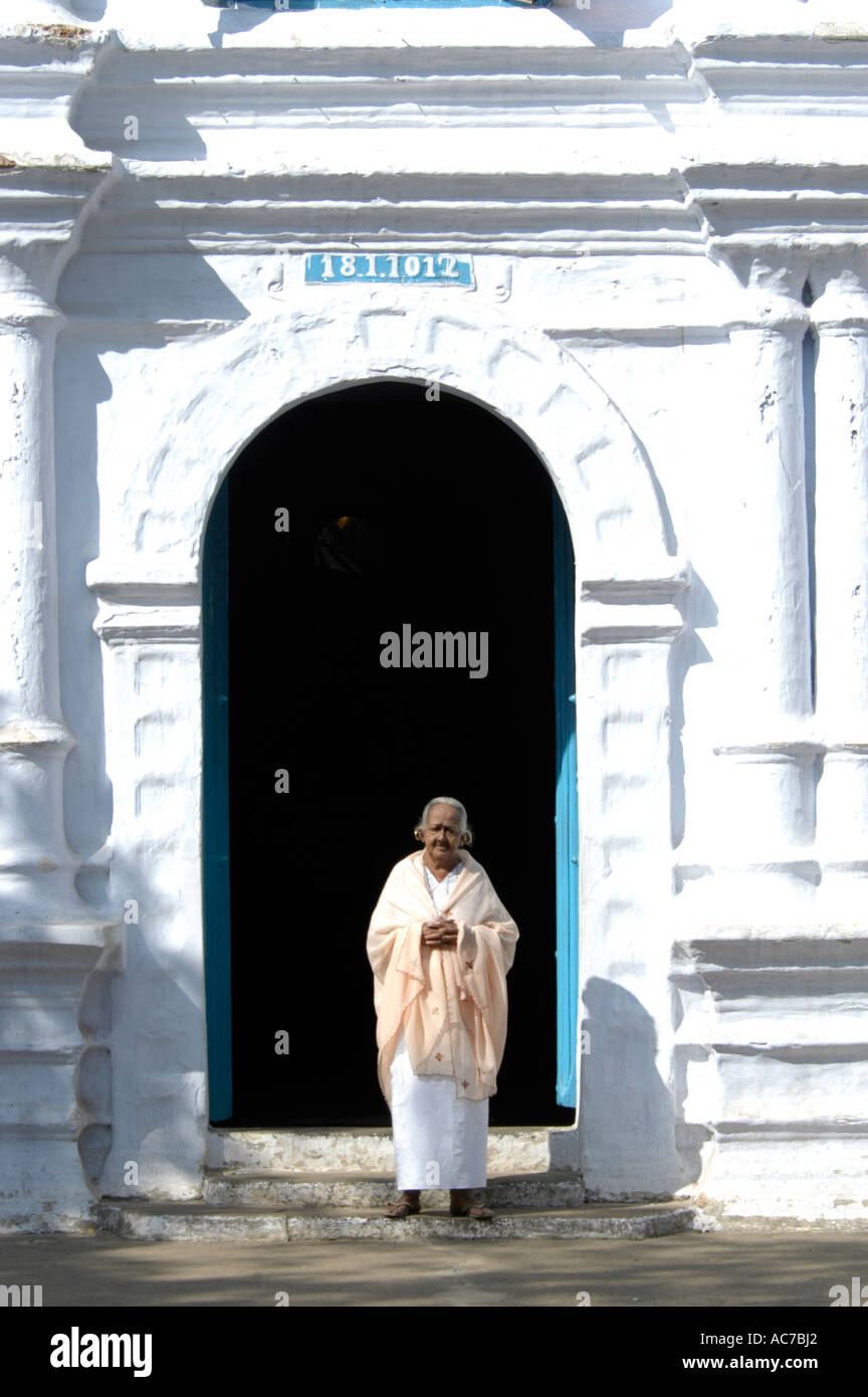grandma-in-traditional-kerala-christian-attire-in-front-of-old-church