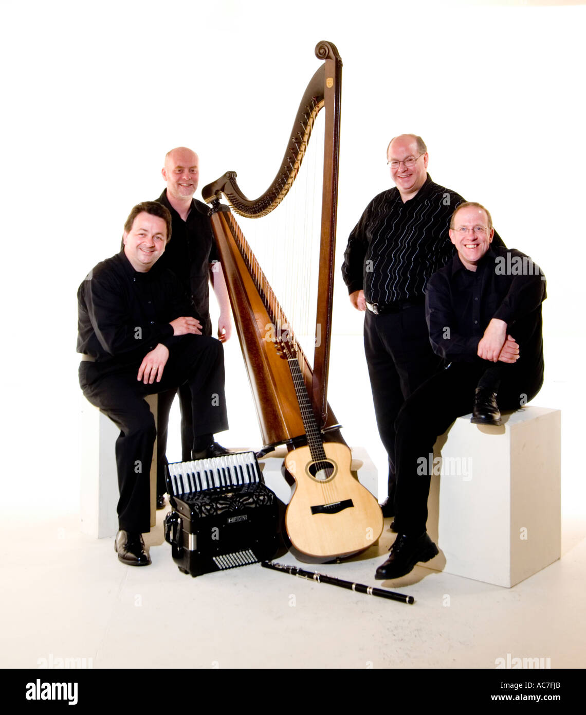 welsh folk group Crasdant lead by Robyn Hiw Bowen on traditional harp