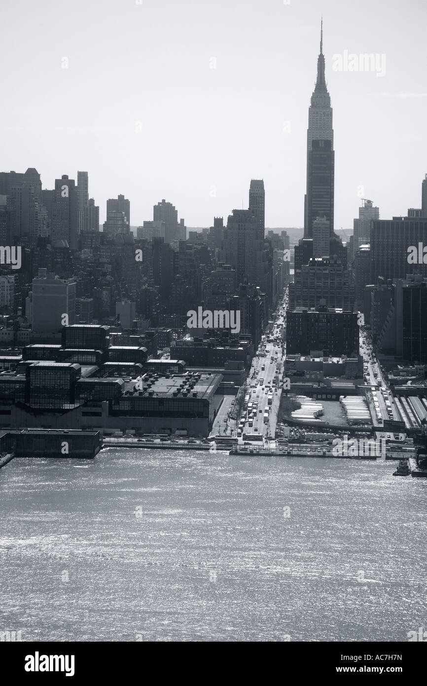 Aerial view of Empire State Building and midtown skyline Manhattan New ...