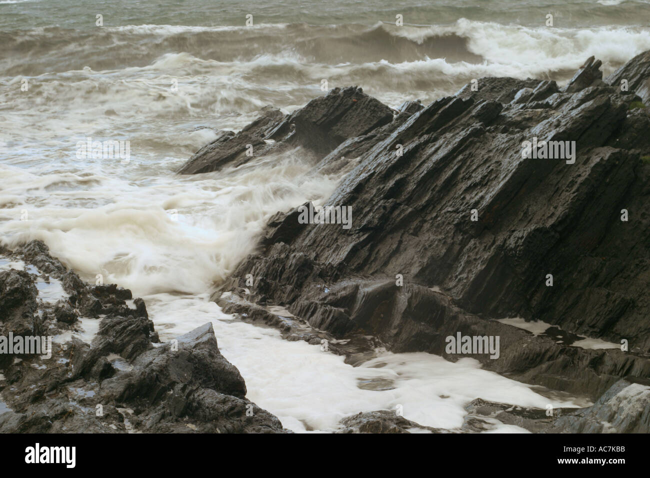 Hurricane waves crash into the rocky shore near Easdale,  Oban in January 2005 Stock Photo