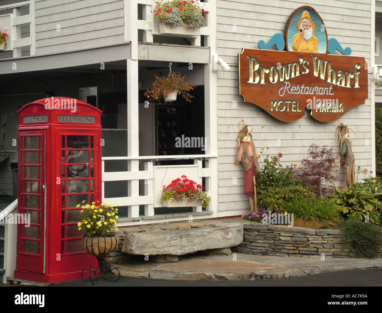American red telephone booth hi-res stock photography and images - Alamy