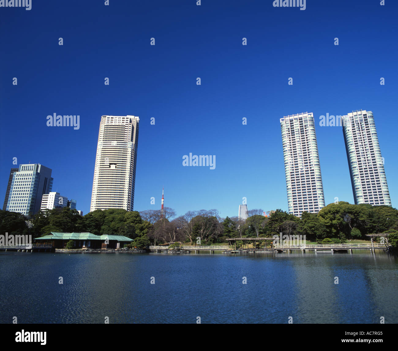 Tokyo Skyline, Hama-rikyu Gardens near Shiodome SIO-SITE Stock Photo