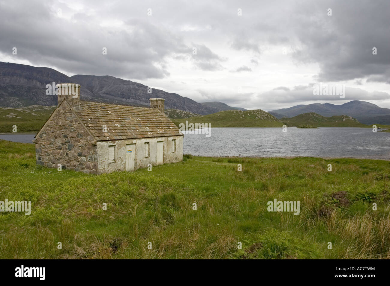 Deserted croft cottage at edge of Loch Stack NW Scotland UK Stock Photo