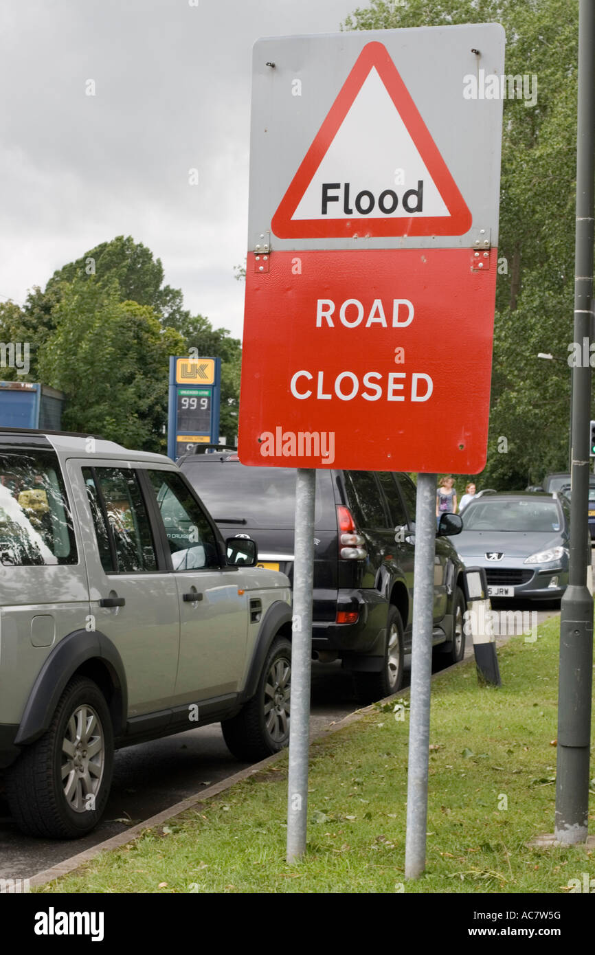 Road closed sign due to flooding of River Severn at Upton upon Severn Worcs UK Stock Photo Alamy