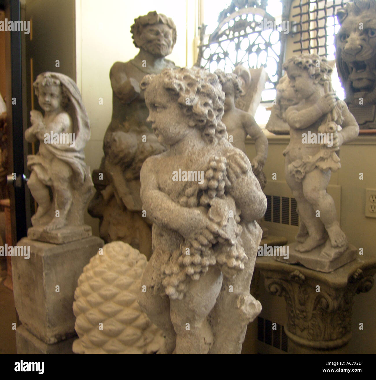 a view of antique shop specializing in architectural garden items Stock Photo