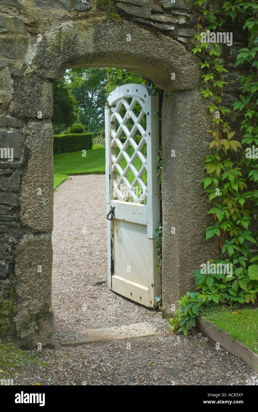 Walled garden white gate hi-res stock photography and images - Alamy