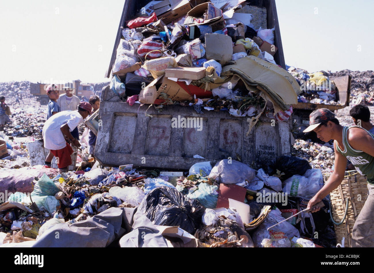 Philippines smoky mountain rubbish dump hires stock photography and