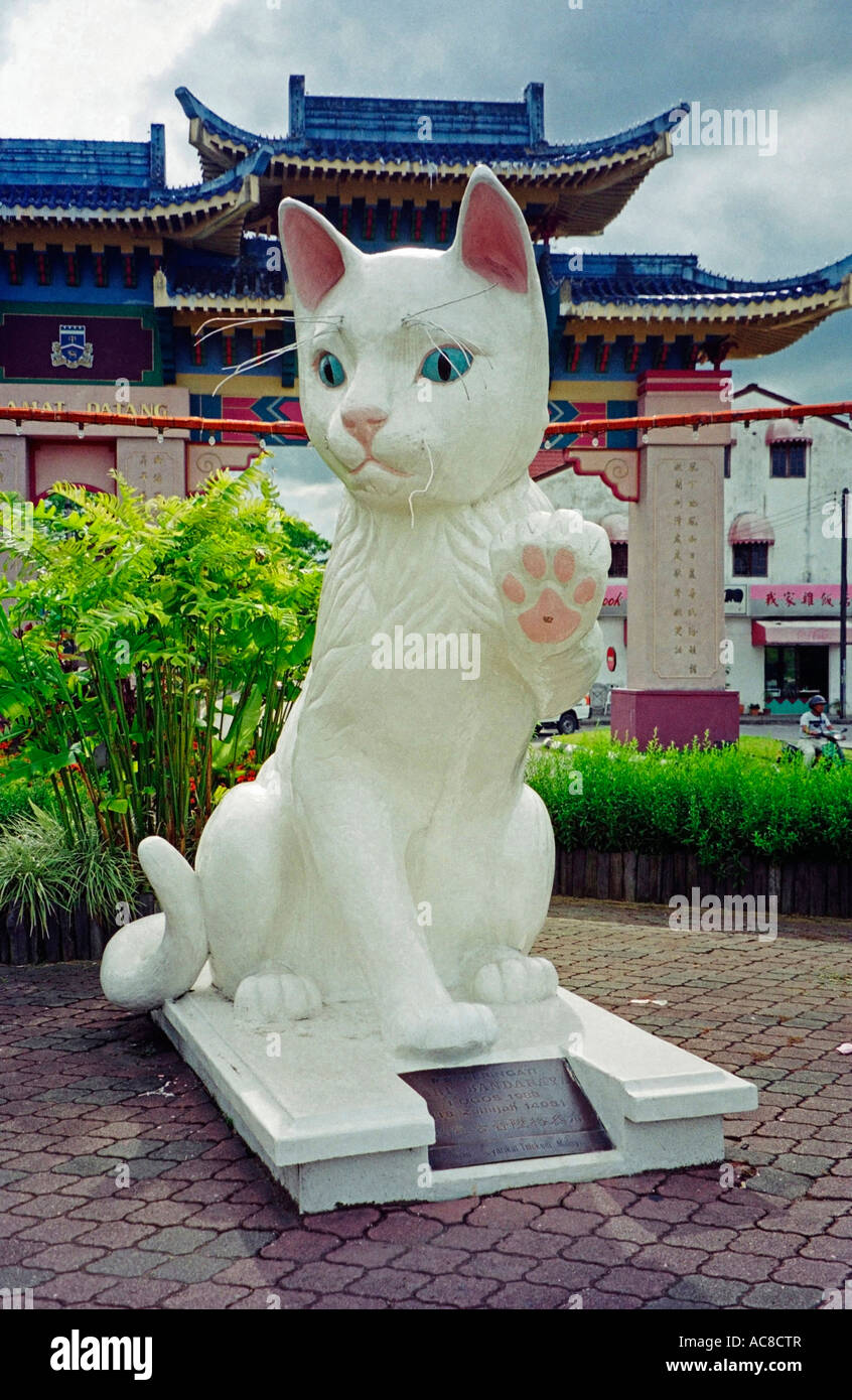 "Big Cat" or "Great Cat" statue, Kuching, Malaysia Stock Photo - Alamy