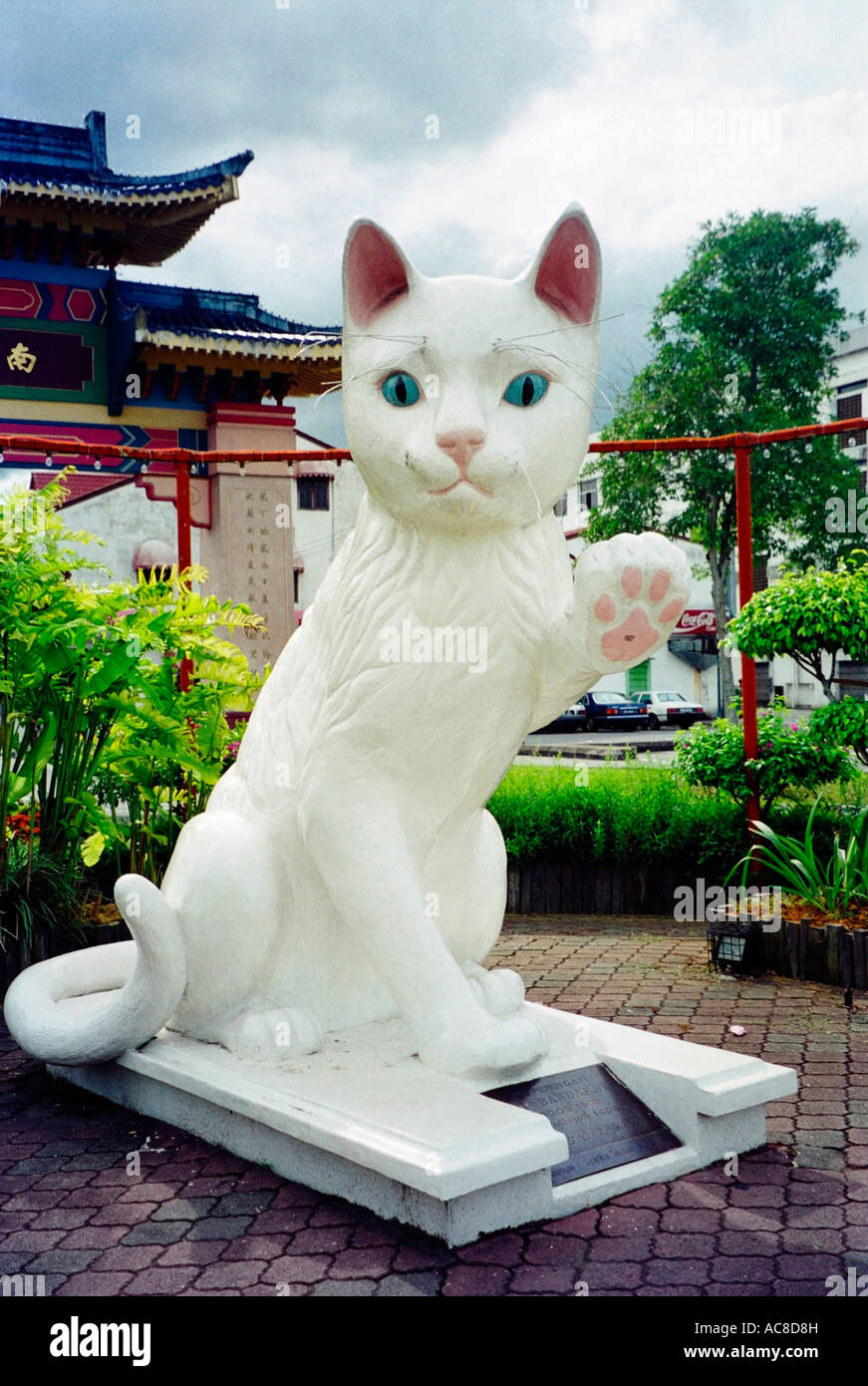 "Big Cat" or "Great Cat" statue, Kuching, Malaysia Stock Photo Alamy