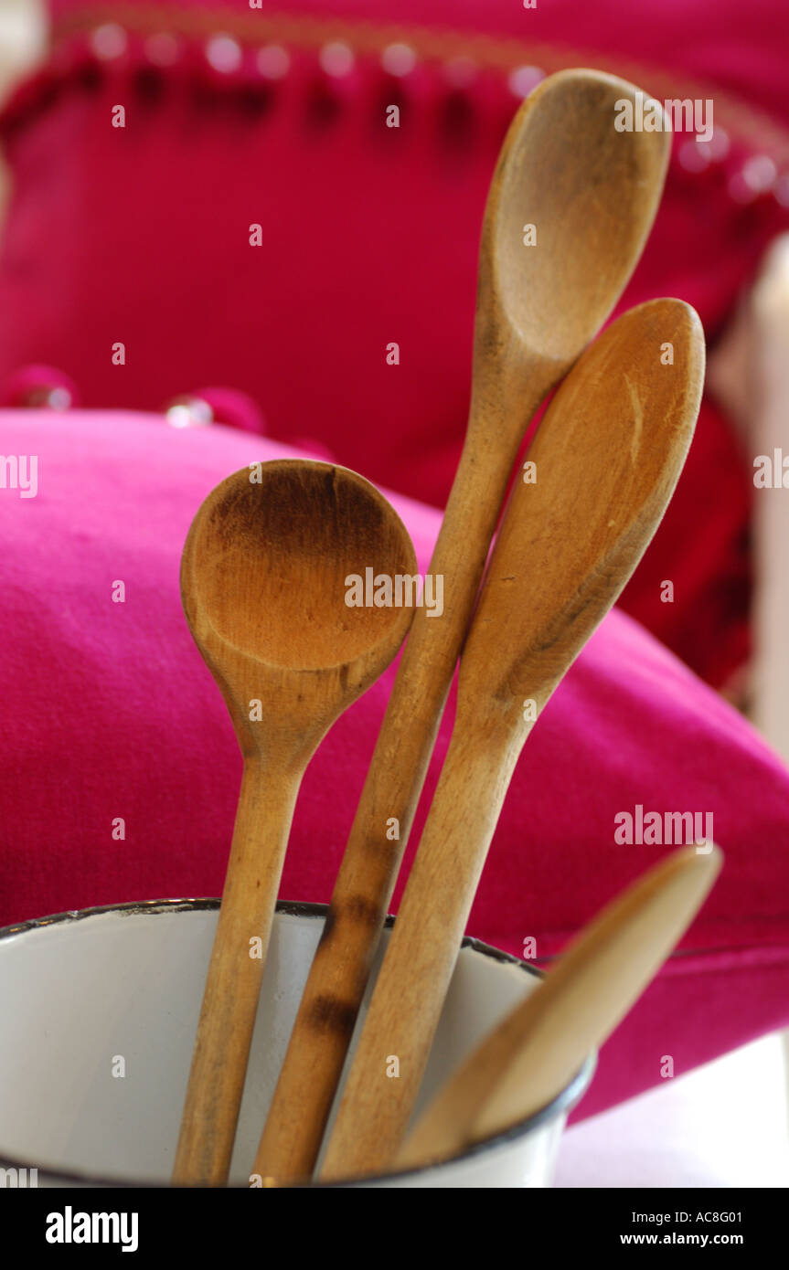 Enamel kitchen spoons hi-res stock photography and images - Alamy