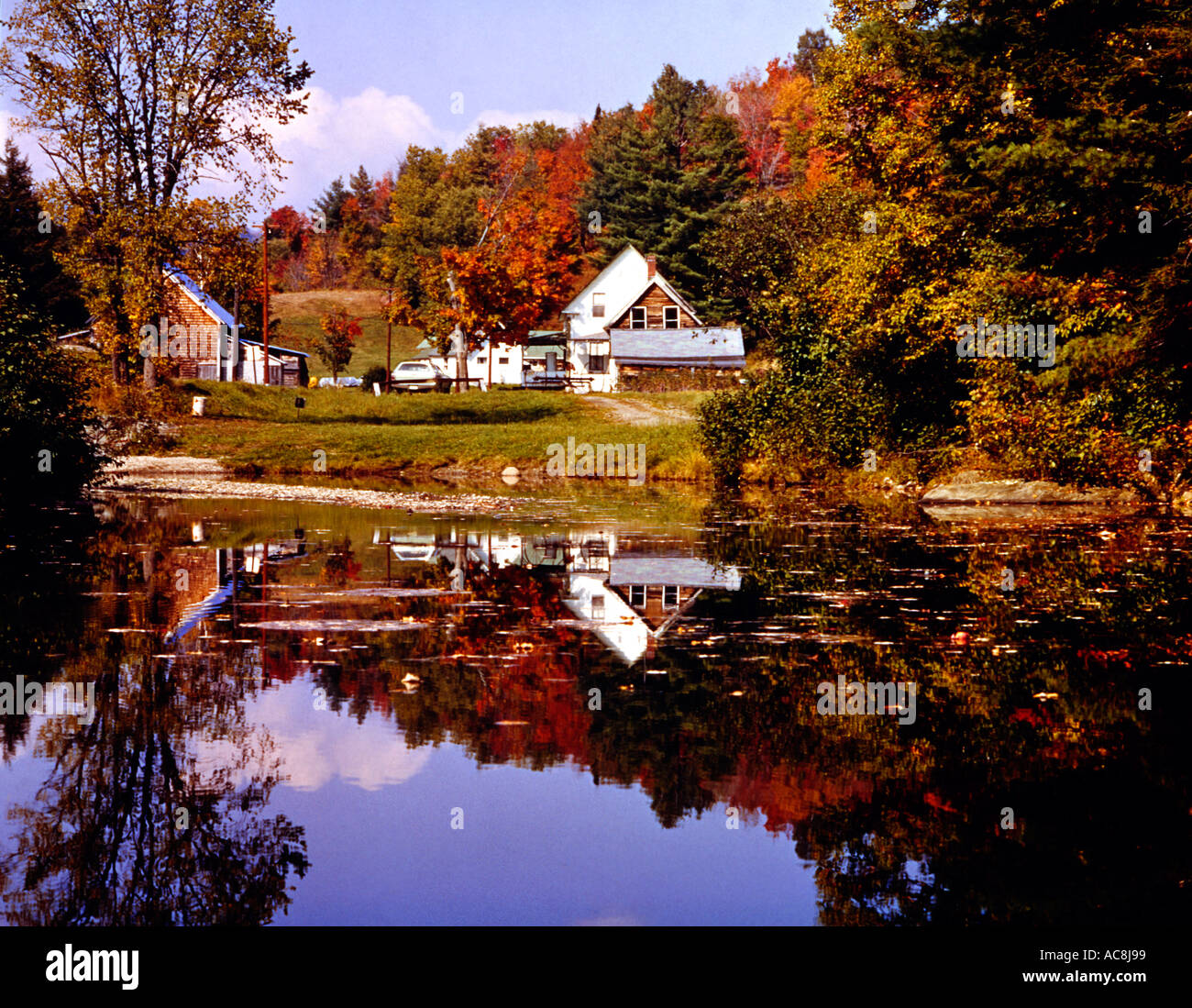 Rural new england farmhouse hi-res stock photography and images - Alamy