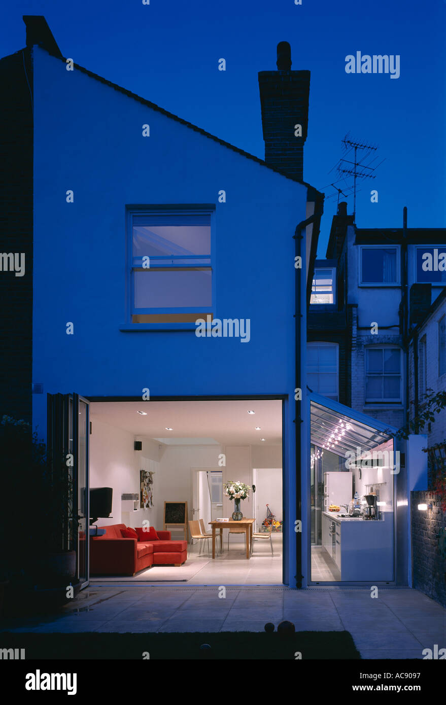 Offenbach House.  - Modern conversion and extension. (Rear view at night). Architect: De Metz Architects Stock Photo