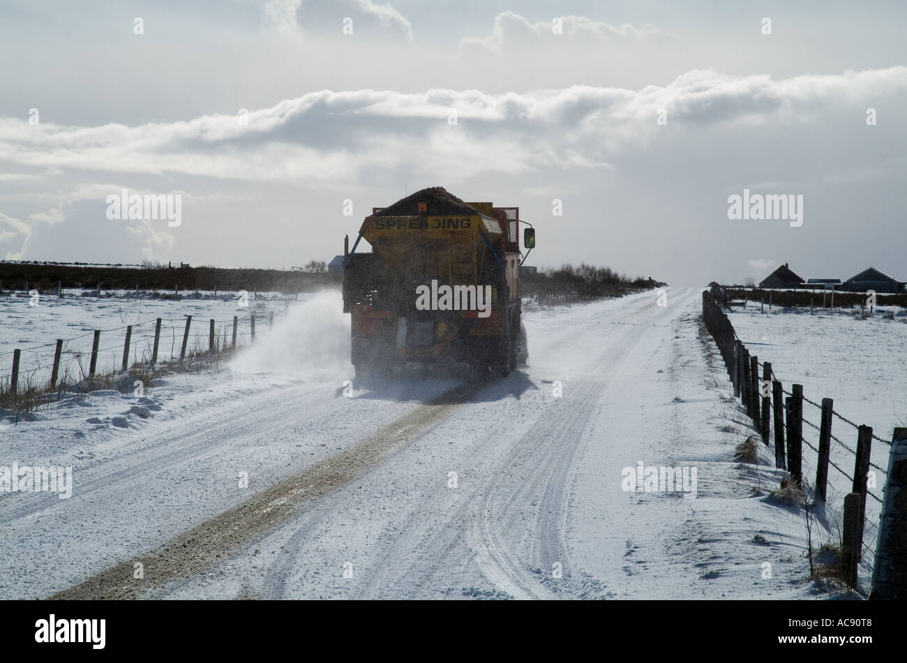 dh Snowplough ROADS UK OIC council gritter snow plough clearing roads Orkney Scotland gritting spreading grit winter road Stock Photo