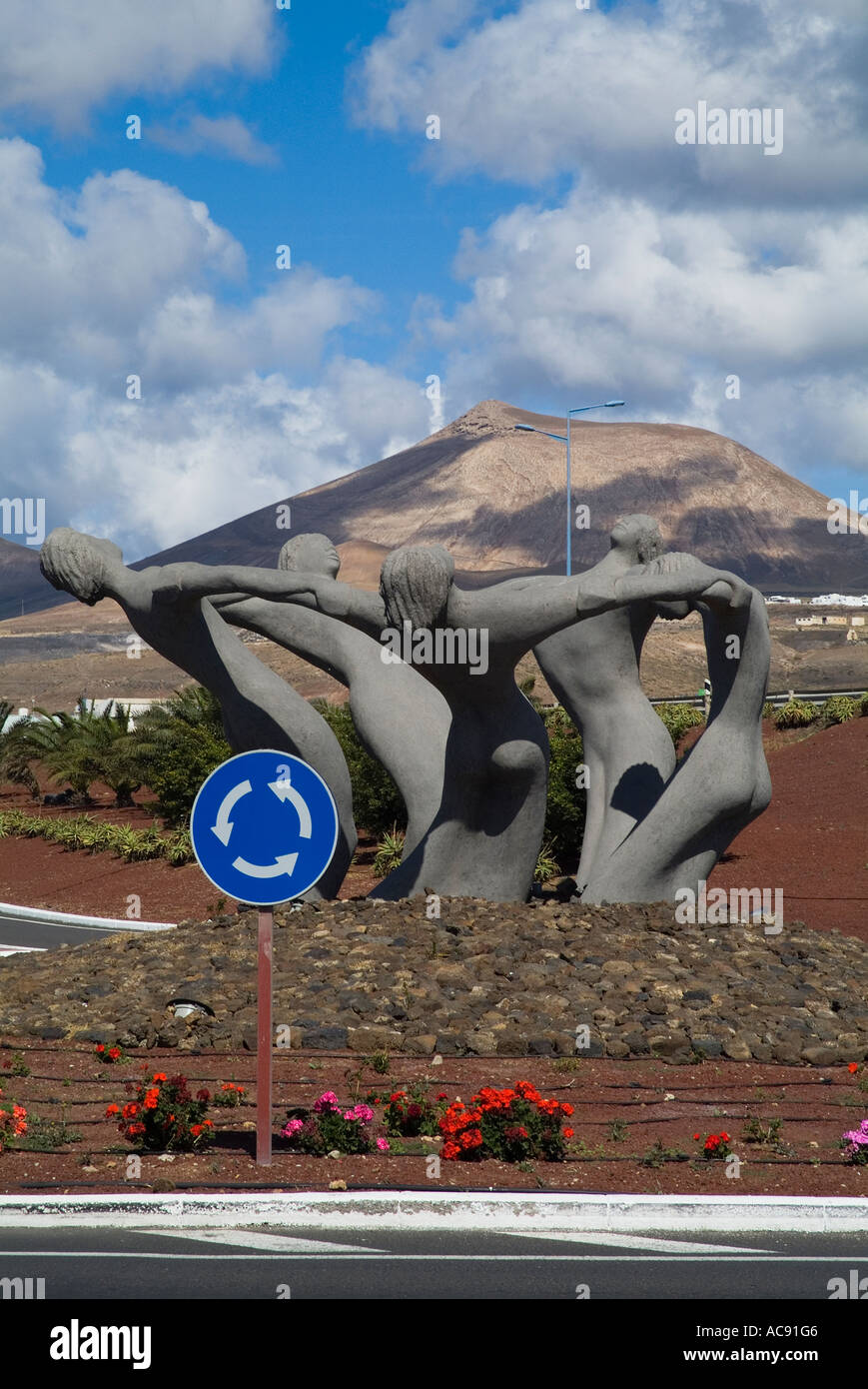 dh PLAYA HONDA LANZAROTE Traffic island roundabout concrete modern