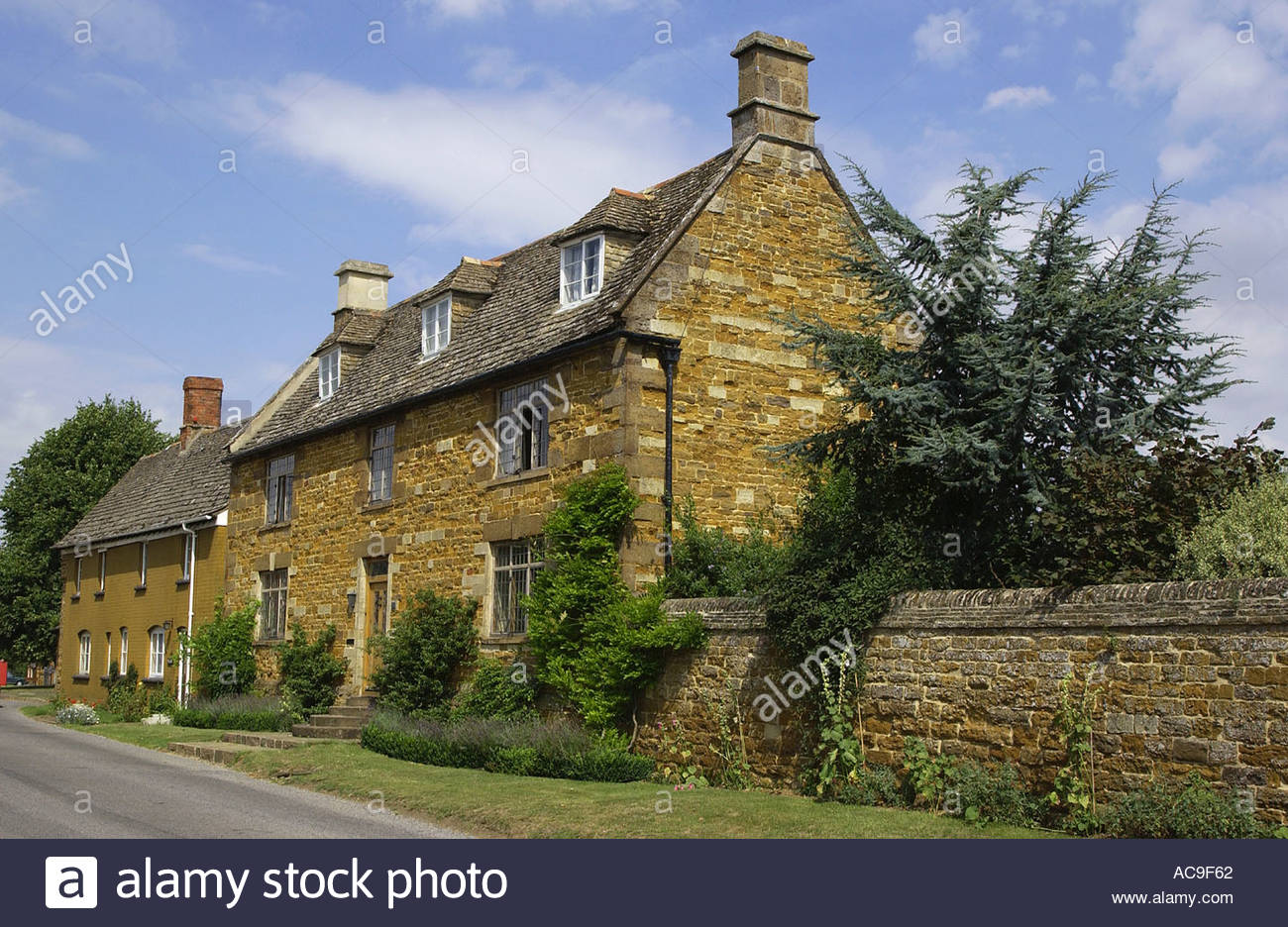 Rutland England Ironstone Houses Lyddington Stock Photo 827234 Alamy