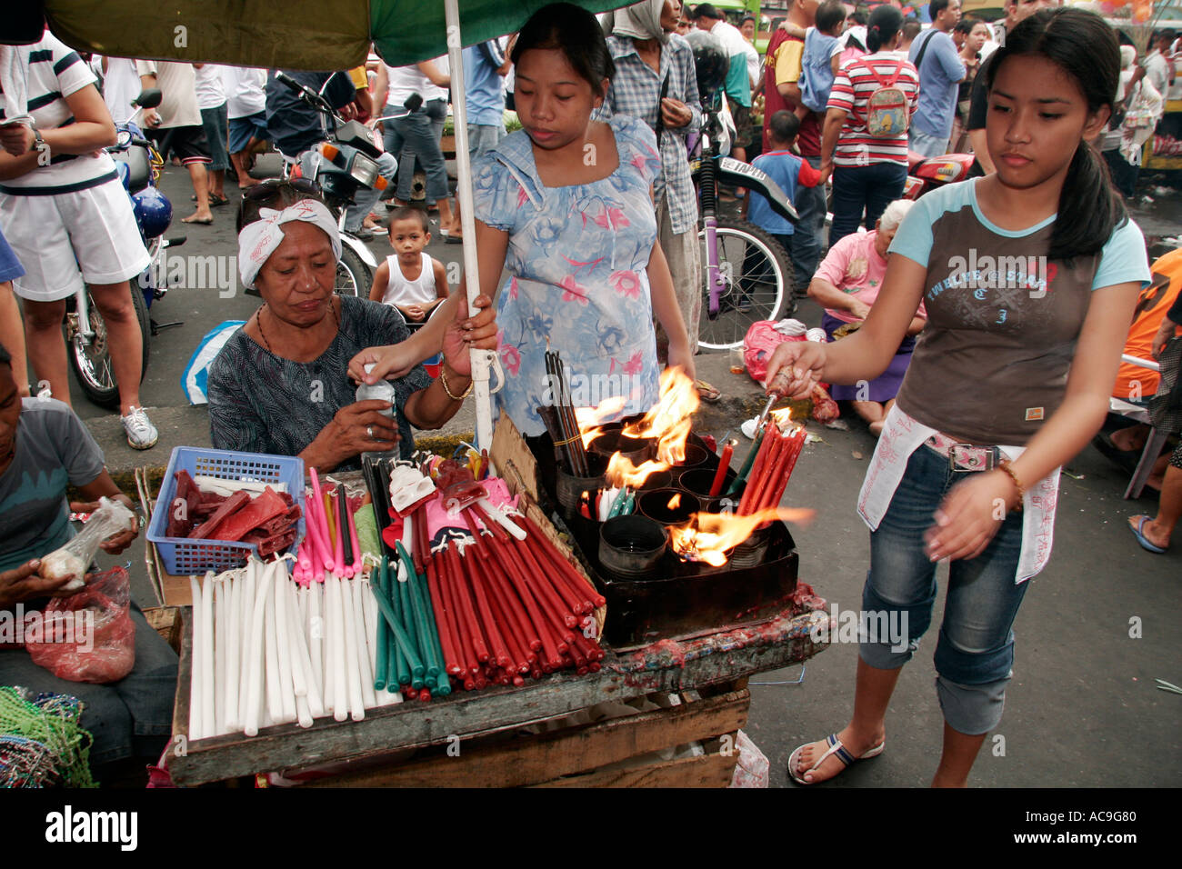 Page 2 Filipino Vendor High Resolution Stock Photography and Images Alamy