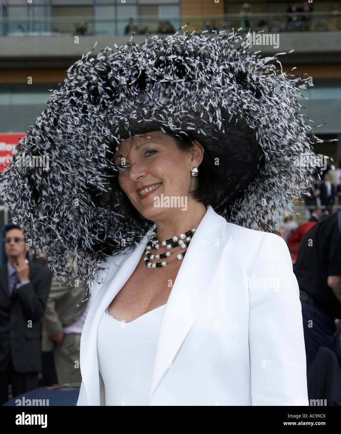 Royal ascot hats hi-res stock photography and images - Alamy