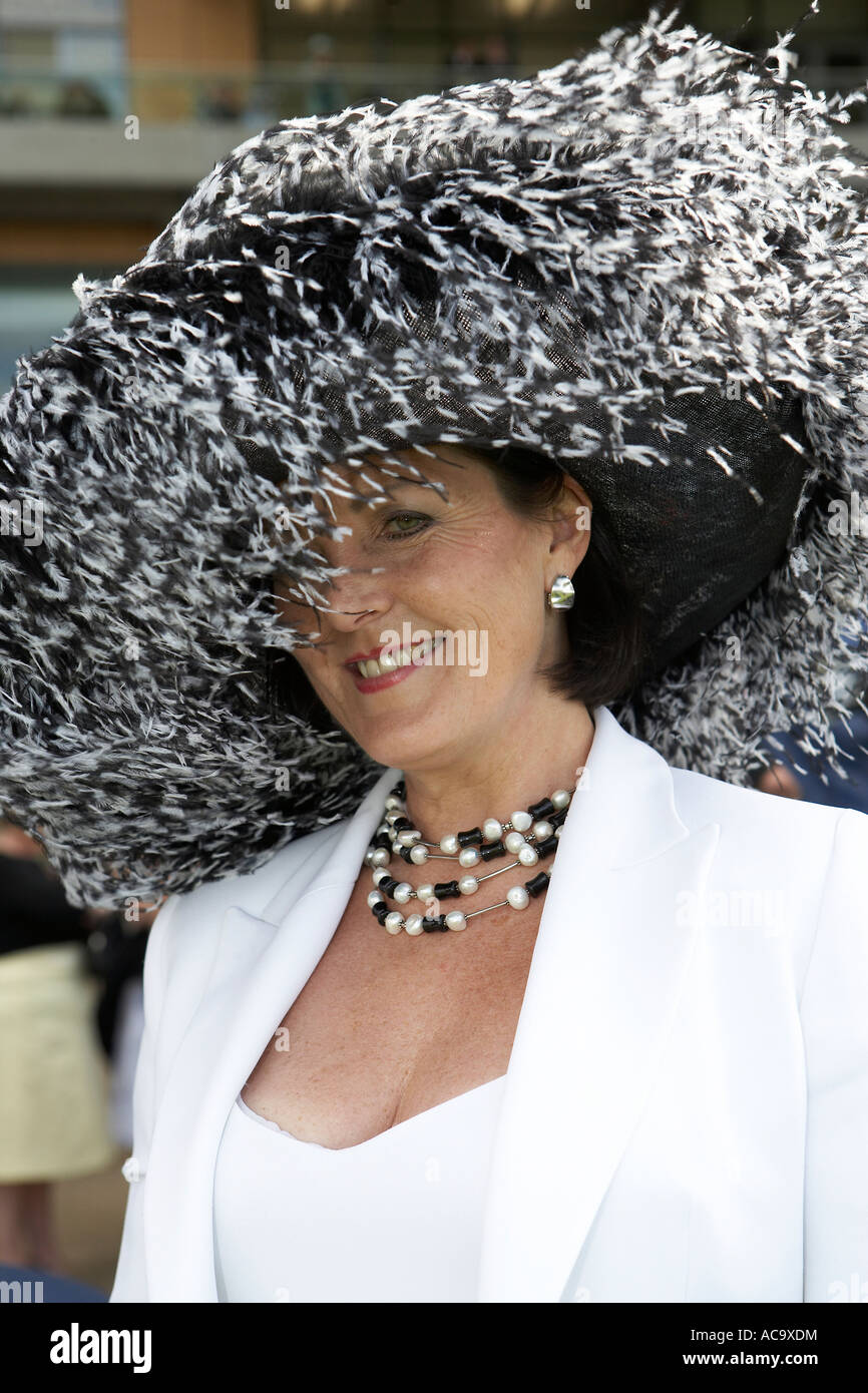 Royal ascot hats hi-res stock photography and images - Alamy