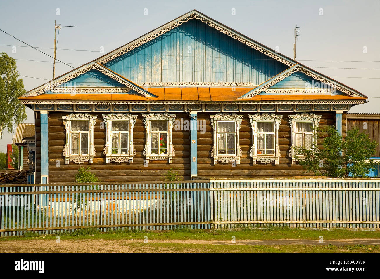 Typical Russian wooden house, village Lomovka, russia Stock Photo - Alamy