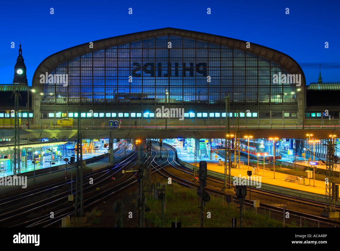 Main Train Station Hamburger Hauptbahnhof At Dusk Hamburg Germany Stock Photo Alamy