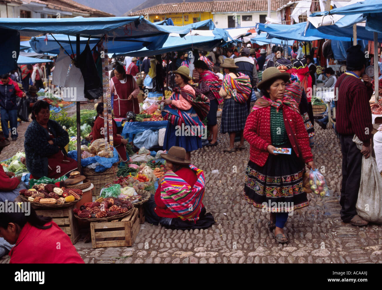 Market scene - Pisac, Urubamba PERU Stock Photo