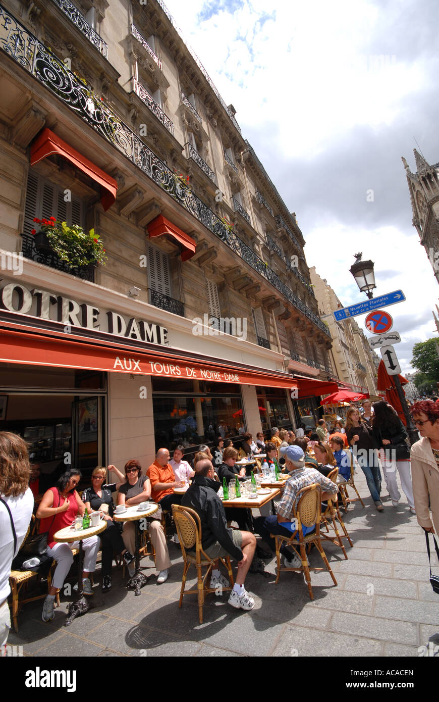 PARIS Restaurant on the Quai de l'Hotel de Ville opposite Ile de la