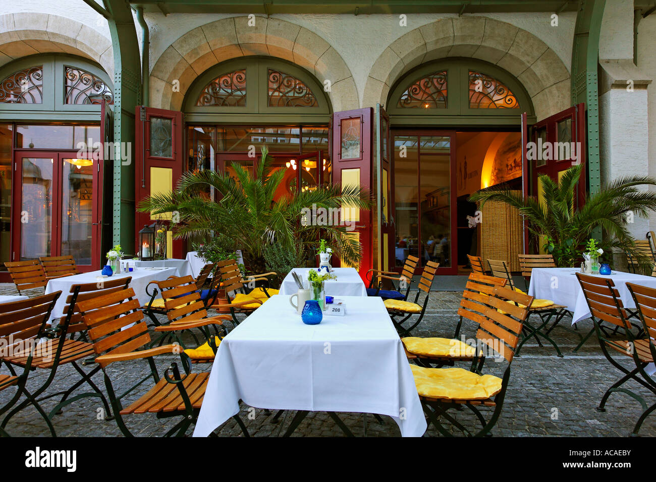 Beer garden, Restaurant Fuerstliches Brauhaus von Thurn und Taxis, Regensburg, Upper Palatinate, Bavaria, Germany Stock Photo