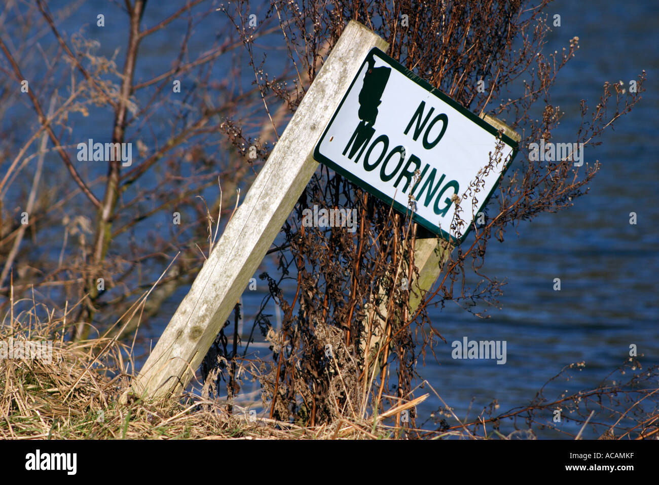 No mooring sign on Thames bank Stock Photo