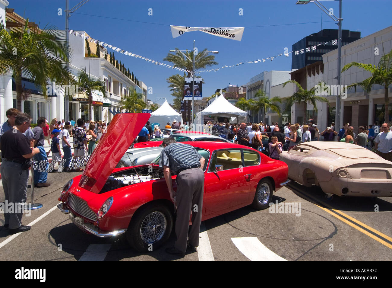Cars on rodeo drive beverly hi-res stock photography and images