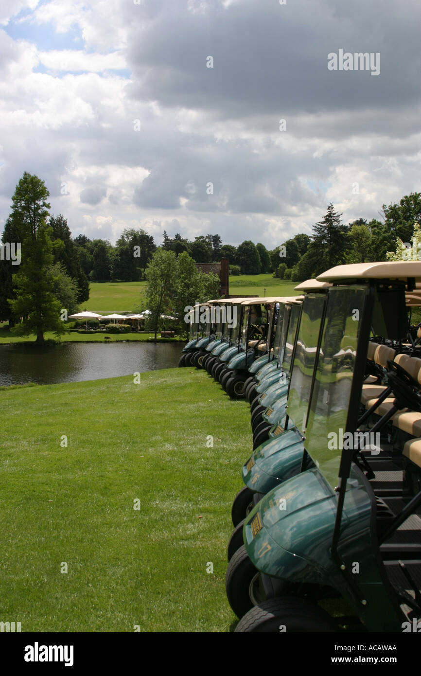 Line golf buggies hi-res stock photography and images - Alamy