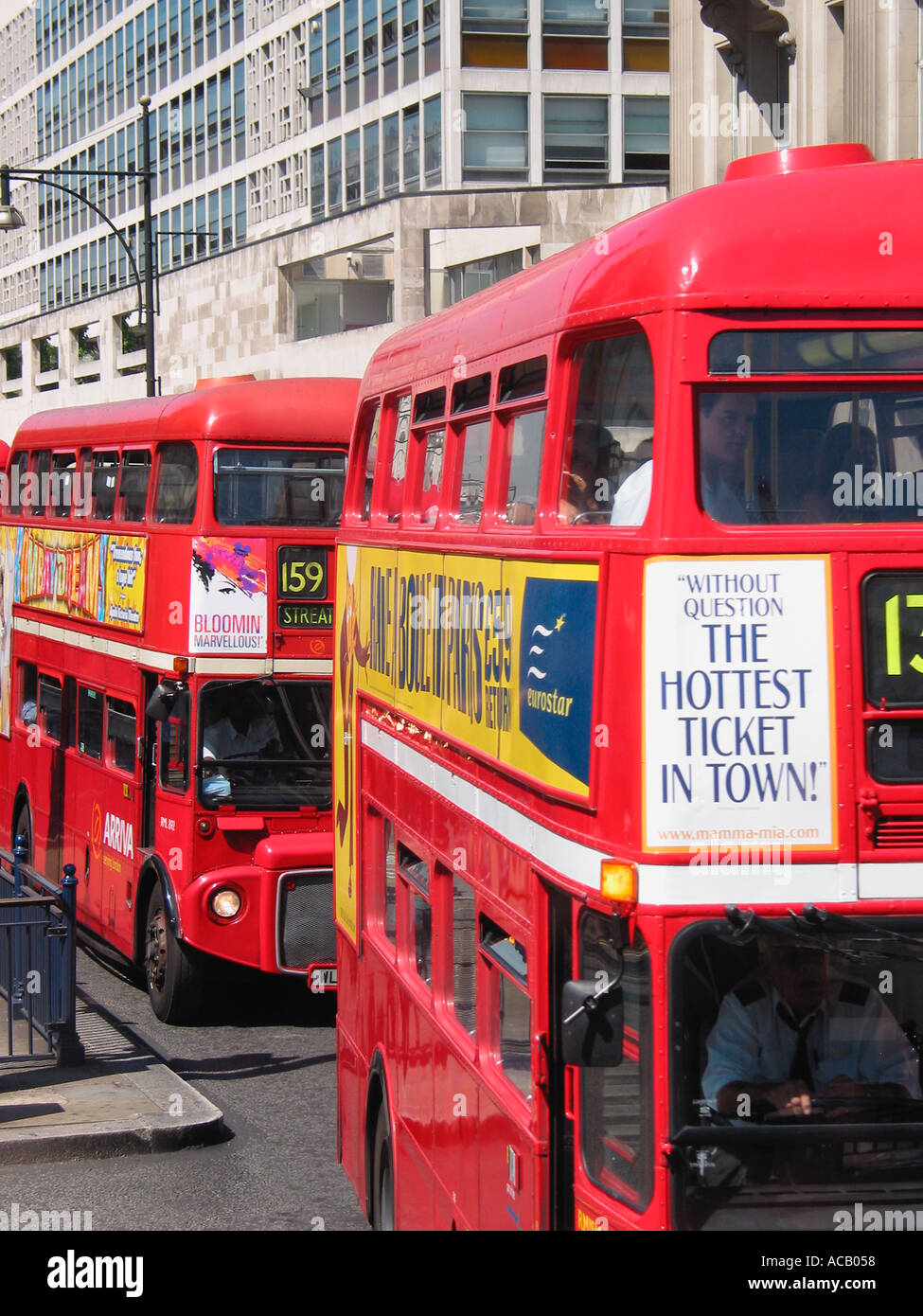 Route master buses london hi-res stock photography and images - Alamy