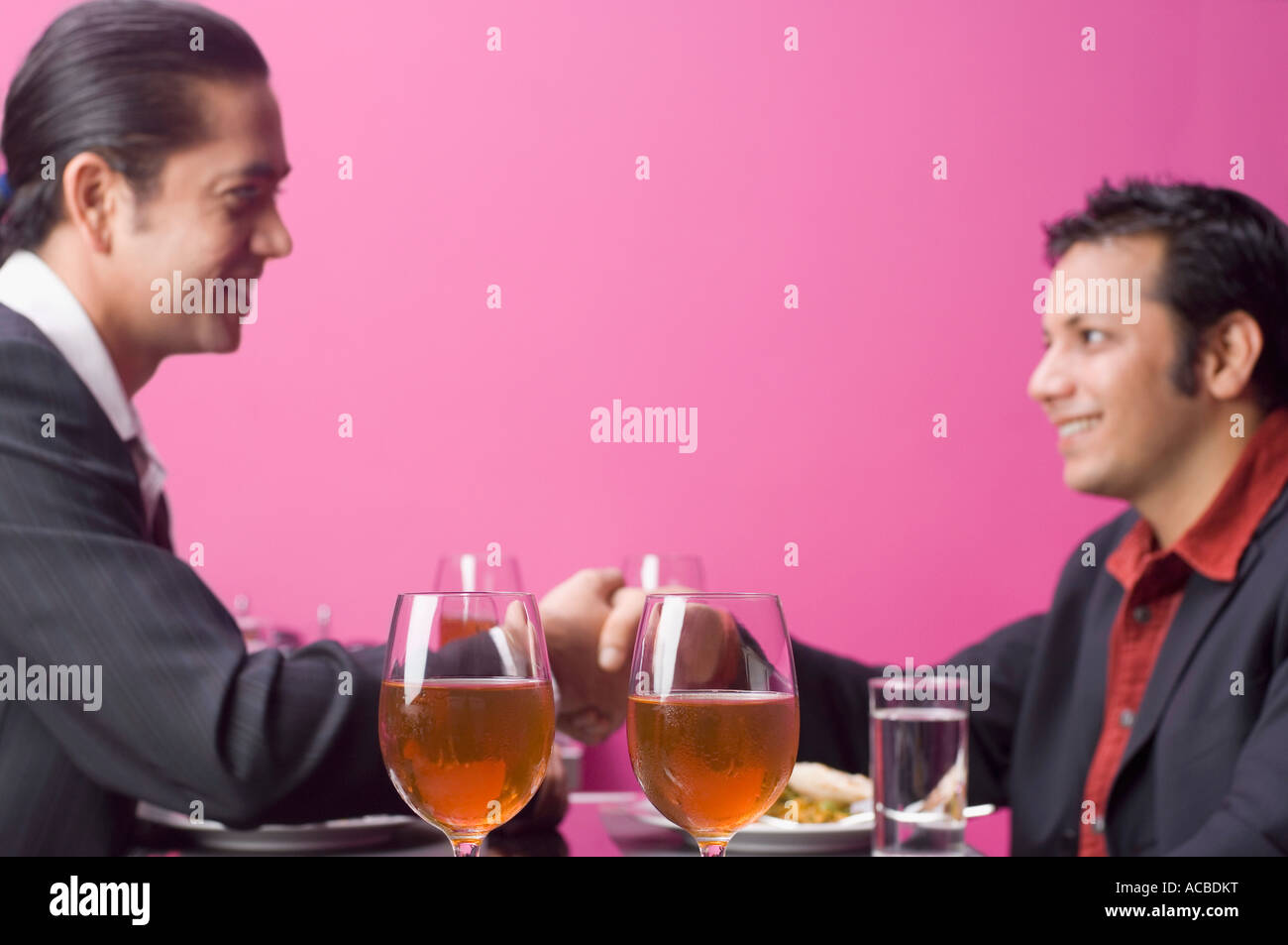 Side profile of two businessmen shaking hands Stock Photo - Alamy