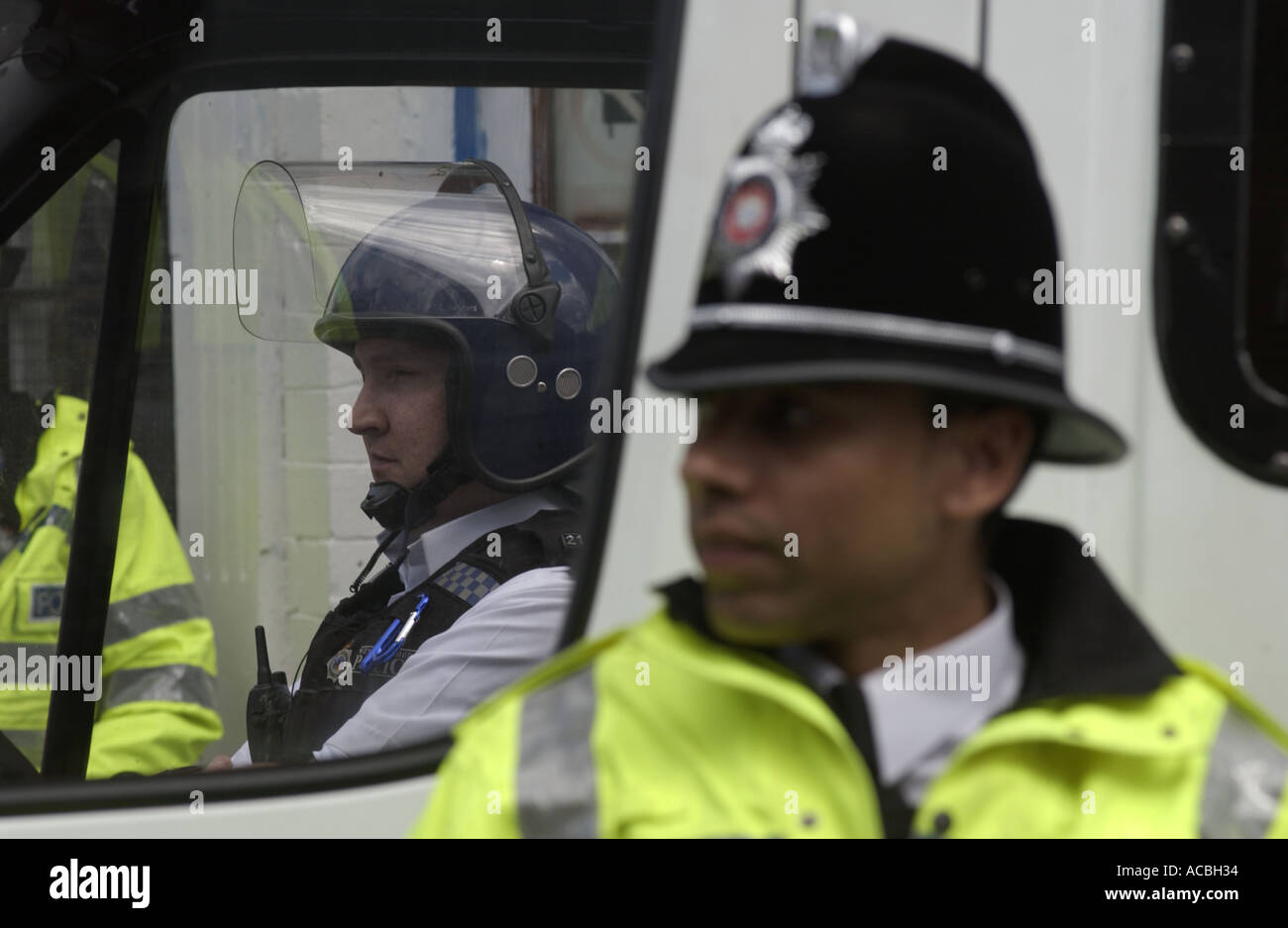 Police officer during raid on homes of 7/7 bombers in Leeds, 2005. Stock Photo