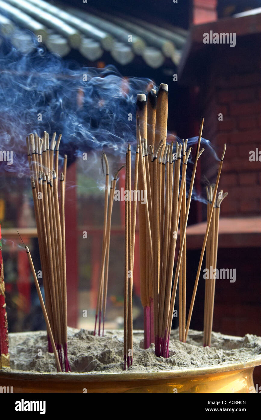 Malaysia kuala lumpur altar chinese hi-res stock photography and images ...
